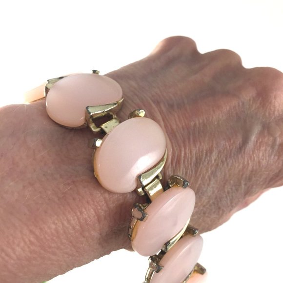 Vintage SIGNED Leru Pale Pink Opalescent Moon Glow Lucite Cabochon Thermoset Bra - Picture 5 of 6